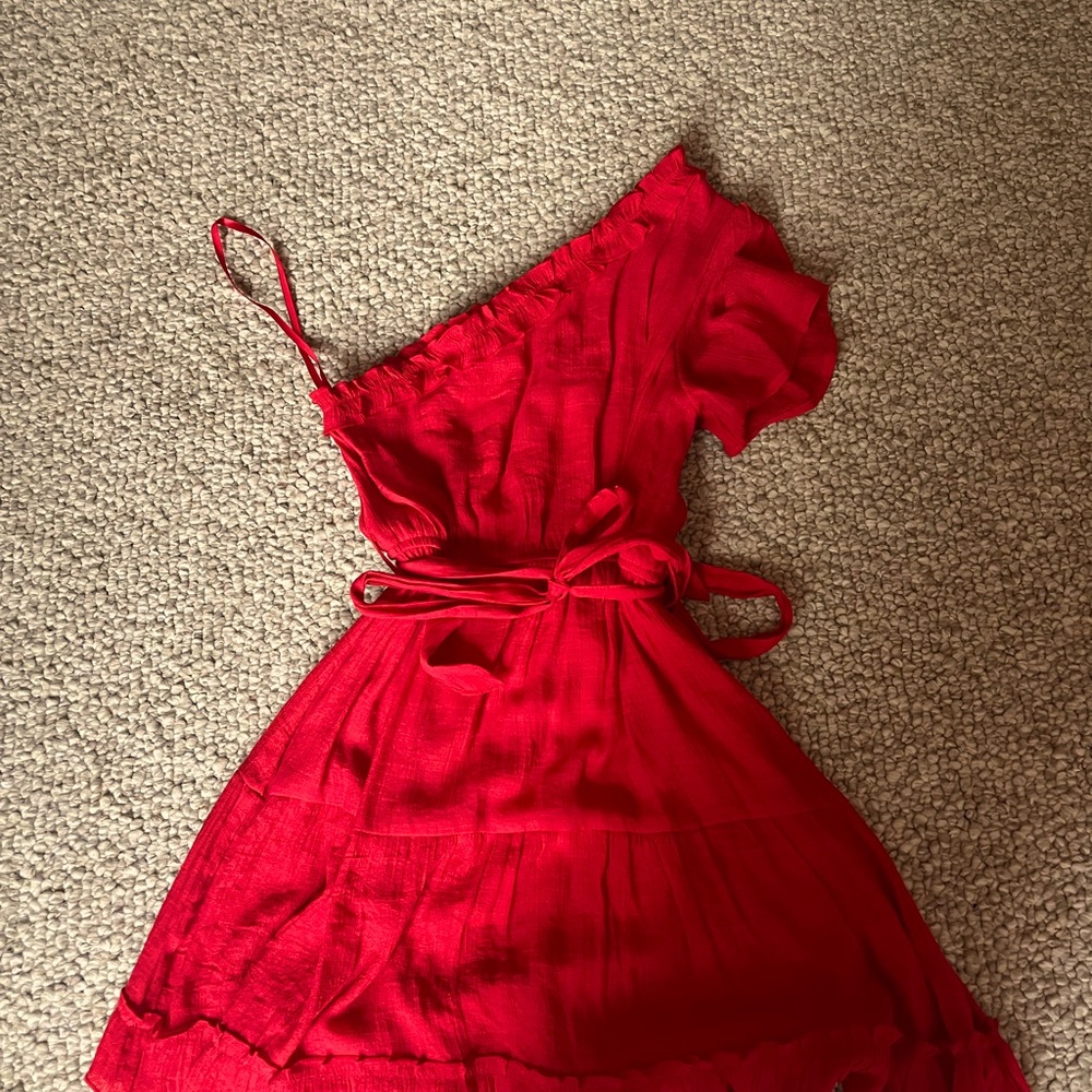 Oh la la in this stunning yet comfortable red flirty dress